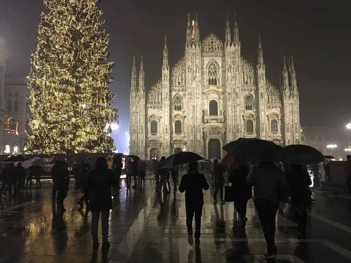 milan curious facts duomo night