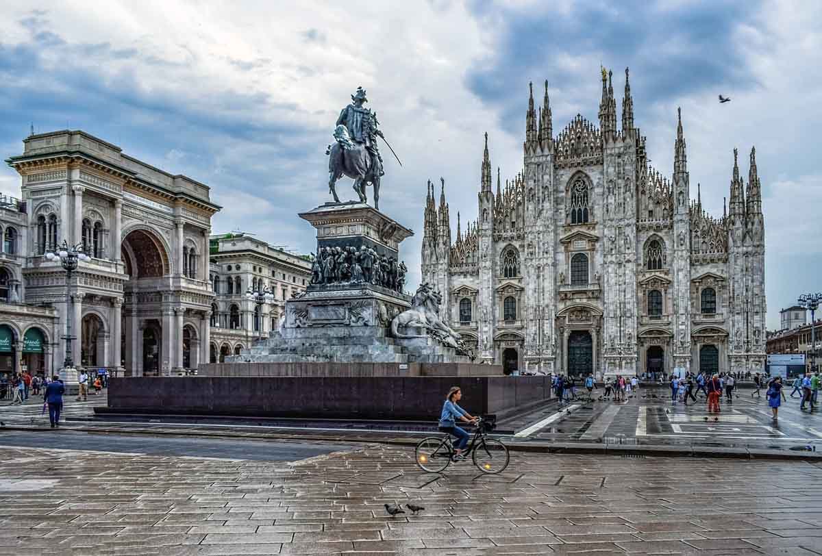 milan in february piazza duomo